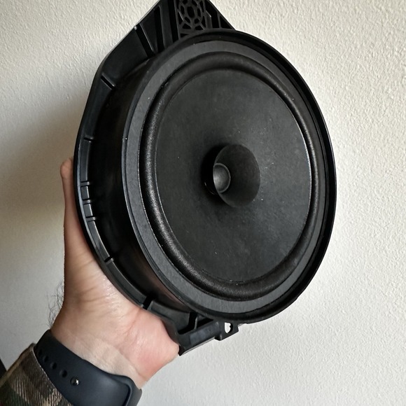 84516393 OEM GM Radio Rear Door Speaker 2019-2021‎ SILVERADO SIERRA 84664540 - Picture 2 of 6